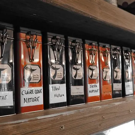 - Petit-déjeuner Le Trift Hotel