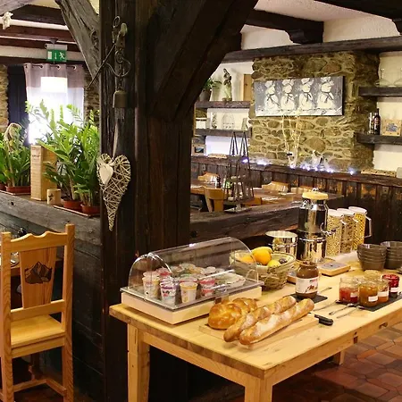 - Petit-déjeuner Le Trift Hotel Zinal