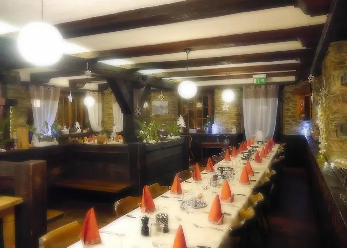 - Petit-dejeuner Le Trift Hotel 2*