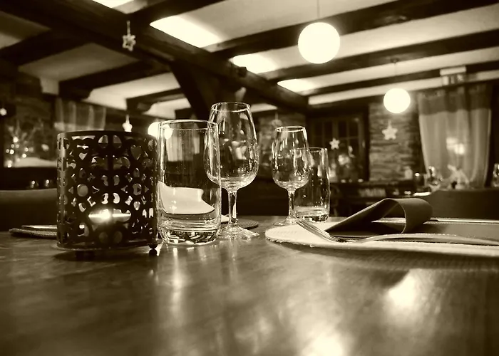 - Petit-dejeuner Le Trift Hotel 2*