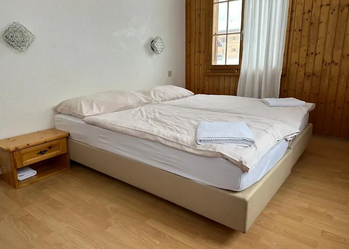 - Petit-dejeuner Le Trift Hotel 2*