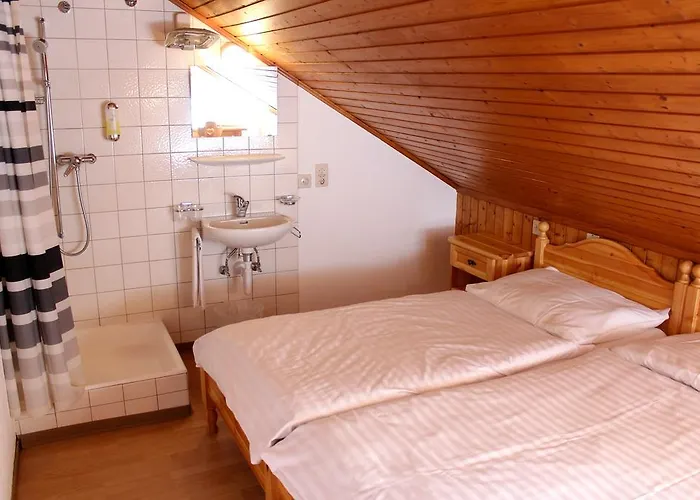 - Petit-dejeuner Le Trift