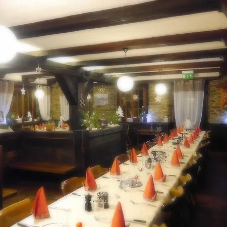 - Petit-dejeuner Le Trift Hotel 2*