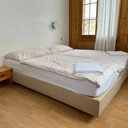 - Petit-dejeuner Le Trift Hotel 2*