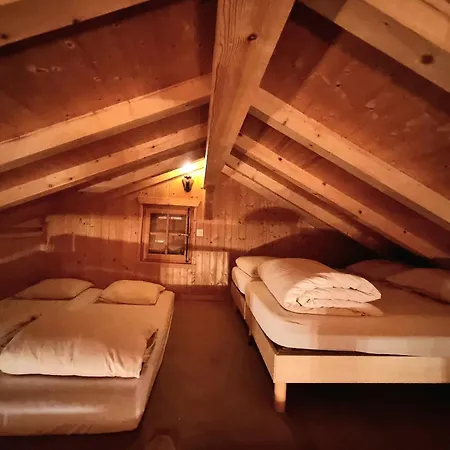 - Petit-dejeuner Le Trift 2*