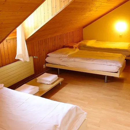 - Petit-dejeuner Le Trift Hotel 2*
