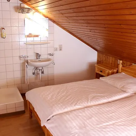 - Petit-dejeuner Le Trift