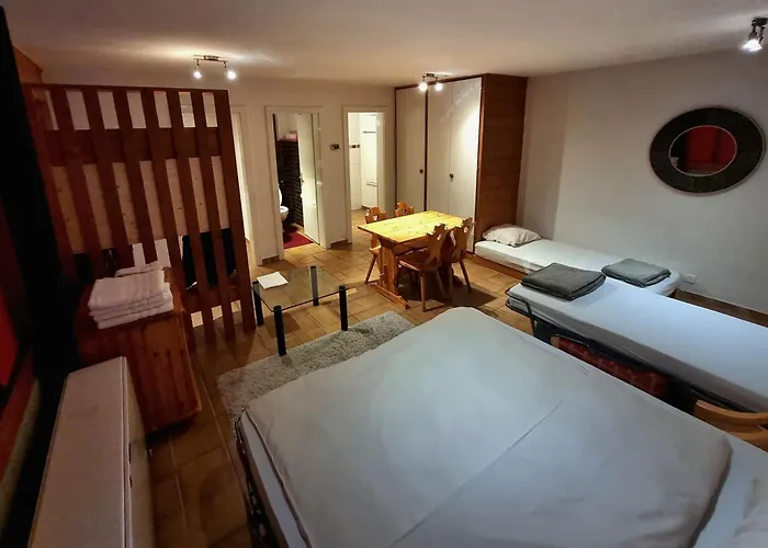 - Petit-dejeuner Le Trift Otel 2*